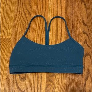 LULULEMON Flow Y Nulu Bra 
Light Support, A–C Cups